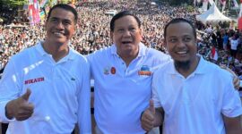 Menteri Pertahanan Prabowo Subianto bersama Gubernur Sulawesi Selatan Andi Sudirman Sulaiman dan Mantan Menteri Pertanian dan mantan Menteri Pertanian Arman Sulaiman, (Dok. Tim Media Prabowo Subianto)