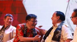 Ketua Umum Partai Gerindra Prabowo Subianto bersama Politikus PDIP Budiman Sudjatmiko di acara Deklarasi Prabowo-Budiman Bersatu (Prabu) di Marina Convention Center, Semarang, Jawa Tengah, Jumat, 18 Agustus 2023. (Dok. Tim Media Prabowo Subianto)