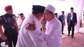 Menteri Pertahanan Prabowo Subianto bersama Habib Luthfi bin Yahya. (Dok. Tim Media Prabowo Subianto)