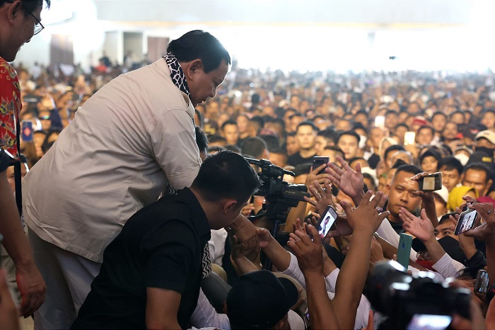 Ketua Umum Partai Gerindra Prabowo Subianto saat bersama Masyarakat. (Facbook.com/@Prabowo Subianto)
