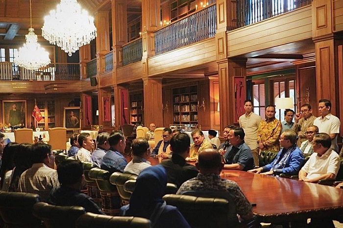 Keluarga besar Koalisi Indonesia Maju menerima Silahturahmi dari Presiden RI ke - 6 Susilo Bambang Yudhoyono bersama Agus Harimurti Yudhoyono. (Facbook.com/@Airlangga Hartarto)
