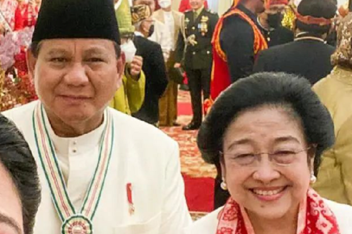 Ketua Umum PDI Perjuangan Megawati Soekarnoputri bersama Ketua Umum Partai Gerindra, Prabowo Subianto. (Instagram.com/@presidenmegawati)

