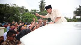 Calon Presiden Koalisi Indonesia Maju Prabowo Subianto didoakan jadi Presiden 2024 usai melakukan Ziarah ke Makam Sultan Maulana Hasanuddin, Serang, Banten. (Dok. Tim Media Prabowo Subianto)

