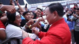 Calon presiden nomor urut 2 Prabowo Subianto tampil di HUT Partai Solidaritas Indonesia (PSI) ke-9 di Stadion Jatidiri, Semarang. (Dok. Tim Media Prabowo-Gibran)

