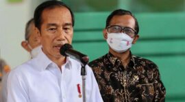 Presiden Joko Widodo (Jokowi) bersama  Menko Politik, Hukum, dan Keamanan (Polhukam) Mahfud Md. (Facebook.com/@Mahfud MD)