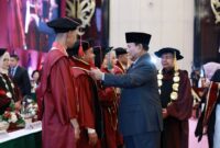 Ketua Yayasan Pendidikan Kebangsaan Republik Indonesia, Prabowo Subianto menghadiri wisuda sarjana Universitas Kebangsaan Republik Indonesia (UKRI). (Dok. Tim Media Prabowo)
