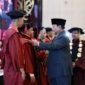 Ketua Yayasan Pendidikan Kebangsaan Republik Indonesia, Prabowo Subianto menghadiri wisuda sarjana Universitas Kebangsaan Republik Indonesia (UKRI). (Dok. Tim Media Prabowo)
