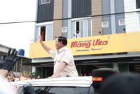 Menteri Pertahanan, Prabowo Subianto Mampir Makan Bakso di Cimahi. (Dok. Tim Media Prabowo)