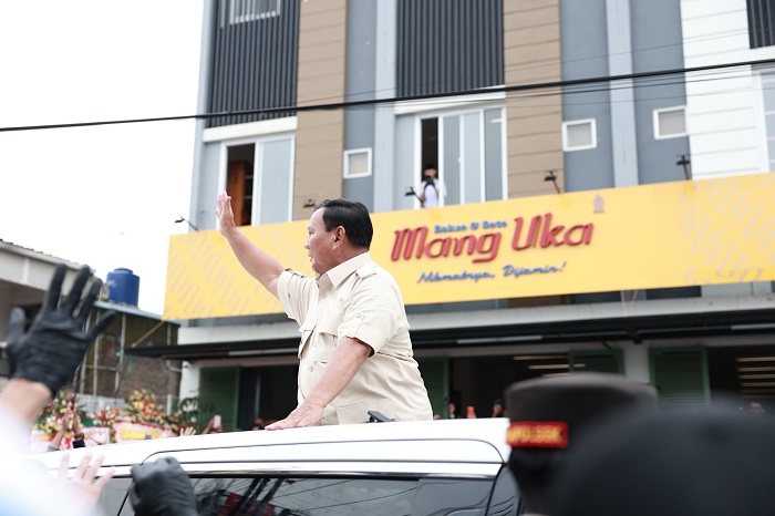 Menteri Pertahanan, Prabowo Subianto Mampir Makan Bakso di Cimahi. (Dok. Tim Media Prabowo)