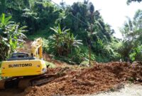 Penanganan Tanah Longsor bersama tim gabungan di kota Palopo. (Dok. BPBD Kota Palopo)