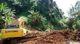 Penanganan Tanah Longsor bersama tim gabungan di kota Palopo. (Dok. BPBD Kota Palopo)