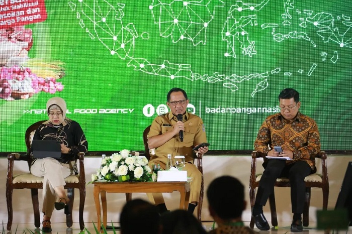 Rapat koordinasi bersama lintas kementerian dan lembaga serta pengusaha di bidang pangan. (Facebook.com/@Tito Karnavian)