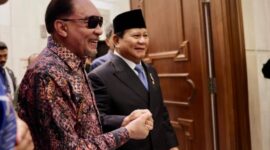 Menteri Pertahanan RI Prabowo Subianto melakukan kunjungan kehormatan kepada Perdana Menteri Malaysia YM Dato’ Seri Anwar Ibrahim di Kantor PM Malaysia, Gedung Perdana Putra, Putrajaya, Kamis (4/4/2024). (Dok. Tim Media Prabowo)