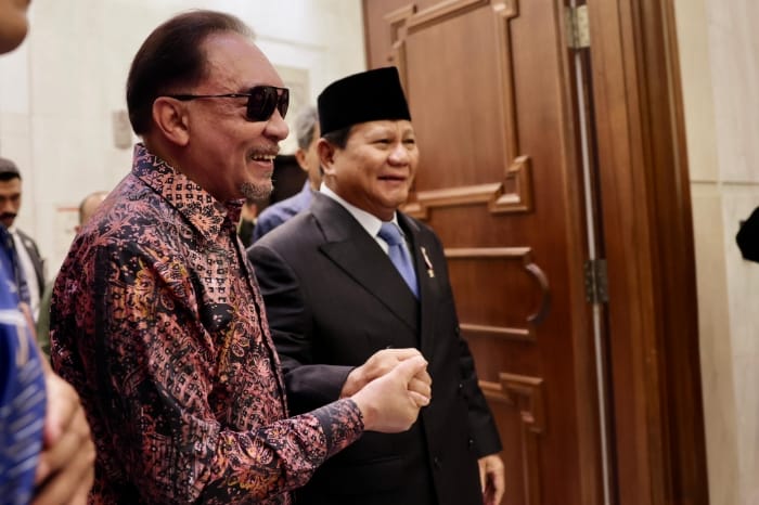 Menteri Pertahanan RI Prabowo Subianto melakukan kunjungan kehormatan kepada Perdana Menteri Malaysia YM Dato’ Seri Anwar Ibrahim di Kantor PM Malaysia, Gedung Perdana Putra, Putrajaya, Kamis (4/4/2024). (Dok. Tim Media Prabowo)