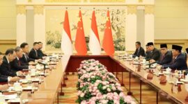 Menteri Pertahanan Prabowo Subianto bertemu dengan Perdana Menteri (PM) Tiongkok, Li Qiang di Beijing. (Dok. Tim Media Prabowo)