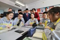 Presiden terpilih 2024-2029 Prabowo Subianto menyempatkan untuk berkunjung ke sekolah Beijing No. 2 Middle School, di Dongcheng District, Beijing. (Dok. Tim Media Prabowo)