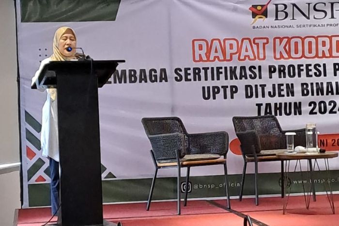 Foto : Badan Nasional Sertifikasi Profesi (BNSP) menggelar Rapat Koordinasi (Rakor) Lembaga Sertifikasi Profesi Pihak Kedua UPTP (LSP P2 UPTP) dihadiri oleh pejabat tinggi PUPR, serta Ditjen Binalavotas. di Hotel Mercure Jakarta (24/6/24). (Doc.Ist)