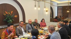 Foto : Ketua Badan Nasional Sertifikasi Profesi (BNSP), bersama Komisioner BNSP Adi Mahfudz, dan perwakilan dari Kementerian Ketenagakerjaan (Kemnaker) sedang menerima kunjungan dari TOYO Work Group Company, Ltd. (9/8/24).(Doc.Ist)