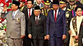 Wakil Presiden Terpilih Gibran Rakabuming bersama Presiden Jokowi dan Presiden Terpilih Prabowo Subianto saat menghadiri HUT ke-79 TNI di Monumen Nasional (Monas). 