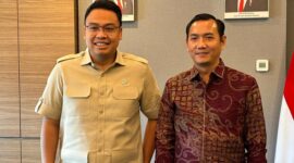 Wakil Menteri Komunikasi dan Digital Angga Raka Prabowo menerima Ketua Komisi Penyiaran Indonesia Pusat Ubaidillah. (Dok. komdigi.go.id)

