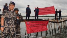 Praktek Pemagaran Laut di Tangerang. (Dok. kkp.go.id)

