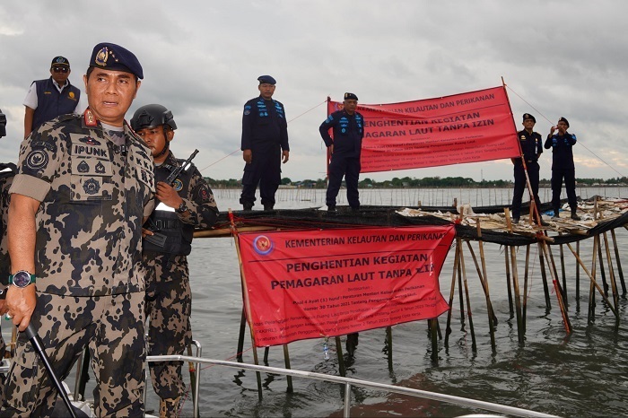 Praktek Pemagaran Laut di Tangerang. (Dok. kkp.go.id)

