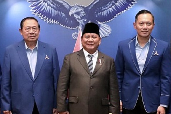 Presiden Prabowo Subianto bersama Susilo Bambang Yudhoyono (SBY) dan Agus Harimurti Yushoyono (AHY. (Facebook.com @Agus Yudhoyono)