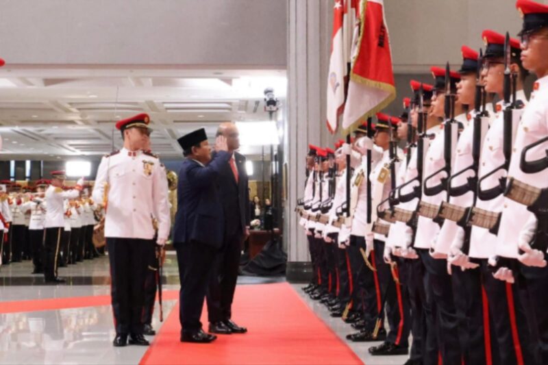 Presiden RI Prabowo Subianto bersama Presiden Tharman Shanmugaratnam di Parliament House Singapura. (Dok. Tim Komunikasi Prabowo Subianto)