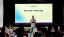 Yulong Chen, General Manager OMOWAY Indonesia, menyampaikan visi dalam acara peresmian.