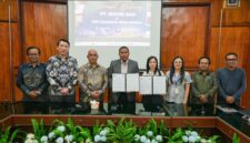 Penandatanganan Memorandum of Agreement (MoA) antara Musim Mas dan Universitas Islam Negeri Sumatera Utara (UINSU) Medan, untuk merenovasi ruang belajar menjadi Smart Class yang lebih modern dan nyaman, yang akan mendukung kegiatan akademik mahasiswa Pascasarjana UINSU. Penandatangan Kerjasama ini dilakukan pada (19/12), yang dihadiri oleh Prof. Dr. Muzakkir, M.Ag, Wakil Rektor IV Bidang Kerja Sama dan Pengembangan Lembaga. (keempat dari kiri), Gunawan Siregar selaku Direktur Utama Musim Mas (ke