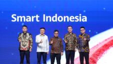 President of Huawei Cloud Marketing William Dong, Chairman of Board of Directors Huawei Indonesia Xin Dajiang, Wakil Menteri Komunikasi & Digital Nezar Patria, President of Huawei Cloud APAC Sunny Shang, dan CEO of Huawei Cloud Indonesia Leon Fang pada Huawei Cloud Summit Indonesia 2025 di Jakarta
