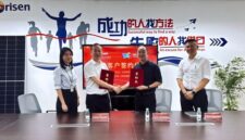 Photo&nbsp;of&nbsp;the&nbsp;two&nbsp;parties&nbsp;signing&nbsp;the&nbsp;agreement